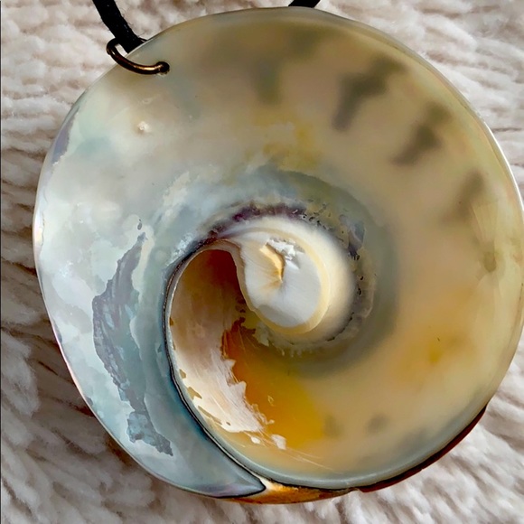Beautiful seashell necklace orange mother of pearl - Picture 4 of 5